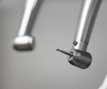 close-up-dentist-instruments_23-2151053308